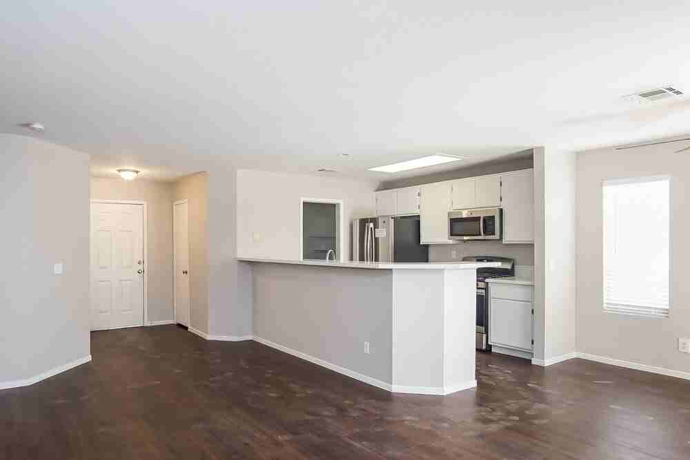 5323 Sable Ct - Photo 4 of 14