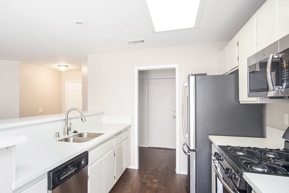 5323 Sable Ct - Photo 5 of 14