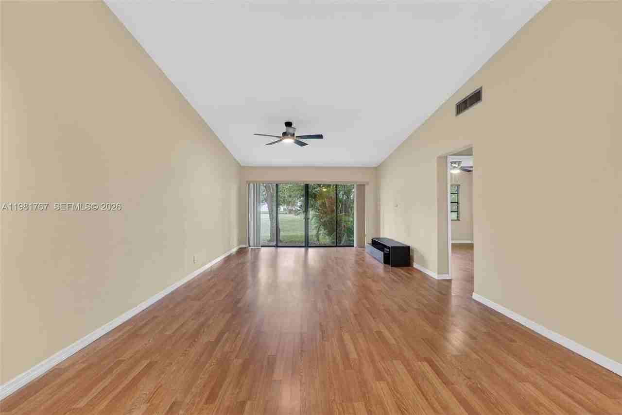 9315 Wedgewood Dr #B19 - Photo 3 of 22