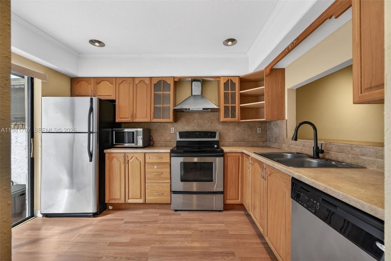 9315 Wedgewood Dr #B19 - Photo 5 of 22