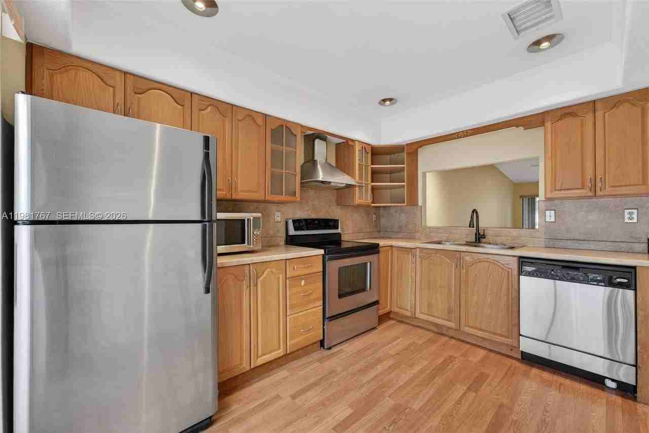 9315 Wedgewood Dr #B19 - Photo 6 of 22