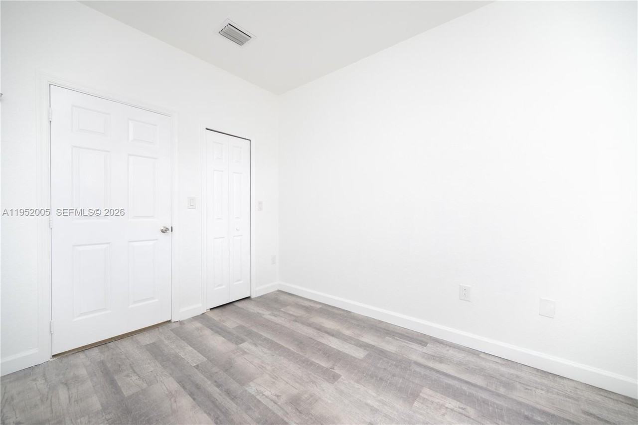 2532 Southeast 15th Court #2532 - Photo 3 of 35
