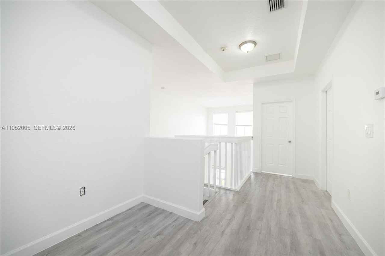 2532 Southeast 15th Court #2532 - Photo 2 of 35
