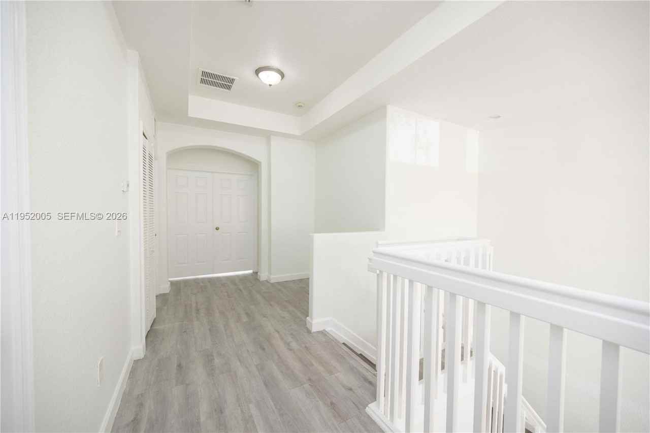 2532 Southeast 15th Court #2532 - Photo 4 of 35