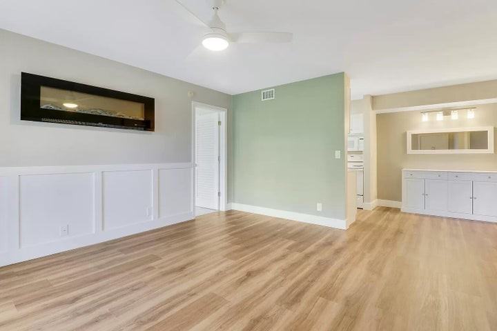 6489 Chasewood Drive #D - Photo 6 of 9