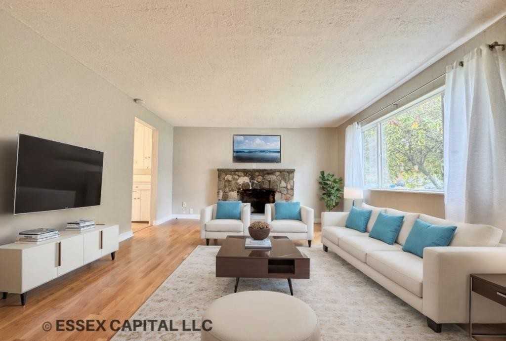 1628 G St - Photo 2 of 6