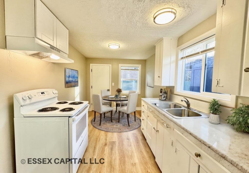 1628 G St - Photo 3 of 6