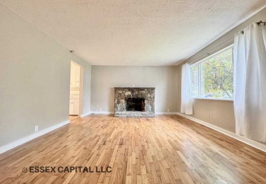 1628 G St - Photo 4 of 6