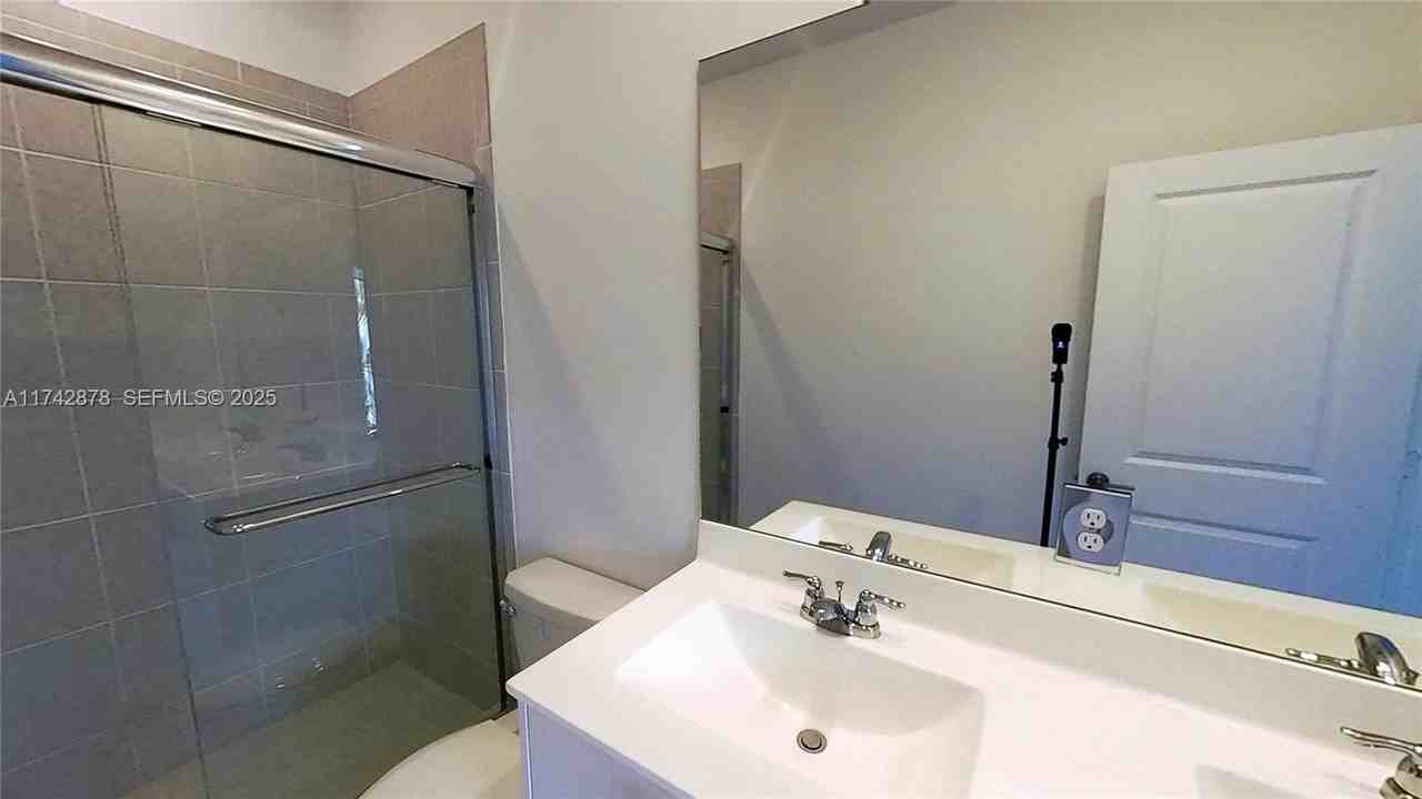 631 Southeast 13th Street Circle - Photo 3 of 36