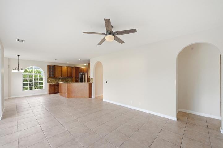 207 Banyanwood Point - Photo 5 of 8