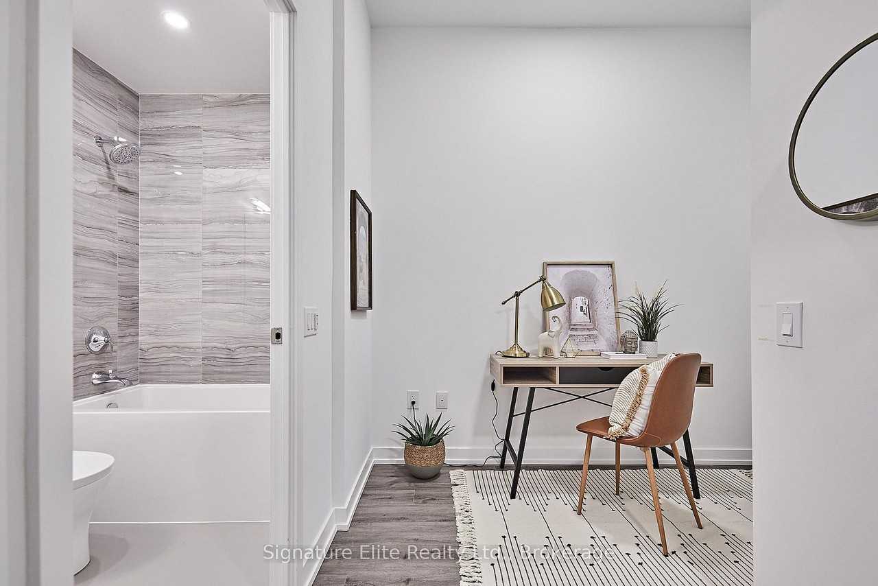 39 Roehampton Avenue #307 - Photo 4 of 29