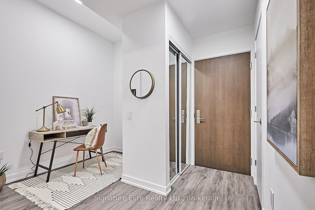 39 Roehampton Avenue #307 - Photo 3 of 29