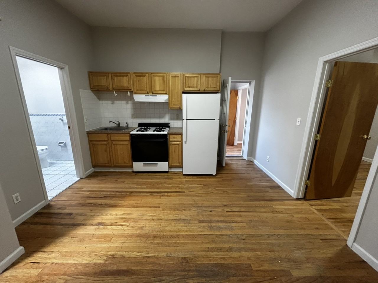 26 Ferry St - Photo 5 of 15