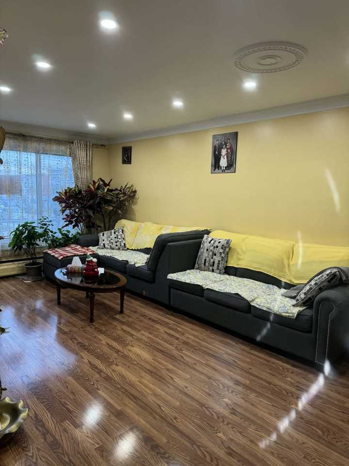 1575 Rue Couvrette - Photo 3 of 12