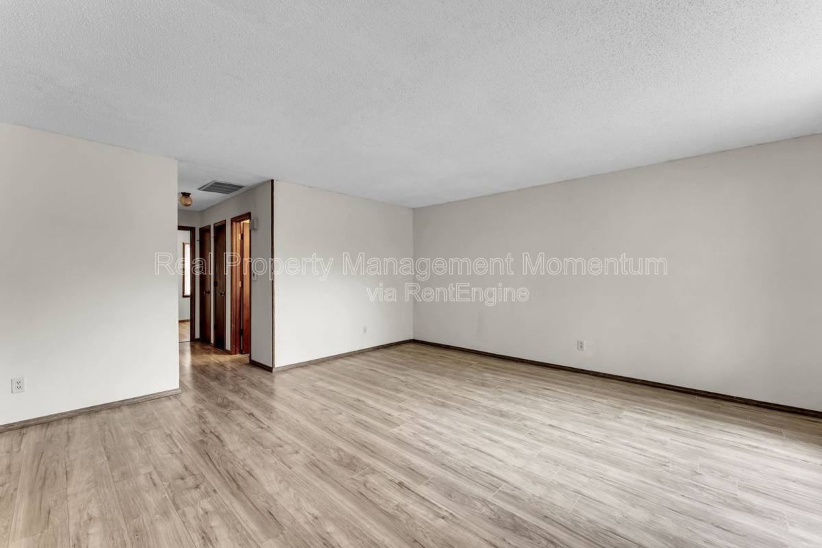 716 E Locust St #A - Photo 3 of 10