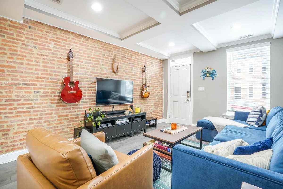 22 E Heath St - Photo 3 of 17