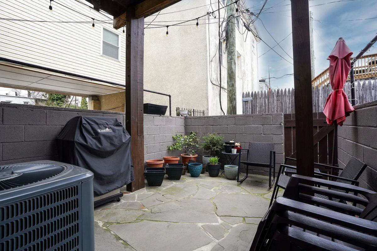 22 E Heath St - Photo 7 of 17