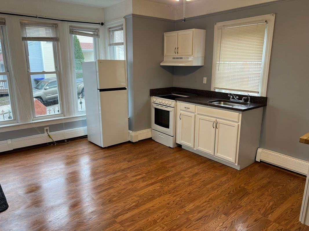 136 Seamans St ##1f - Photo 4 of 5