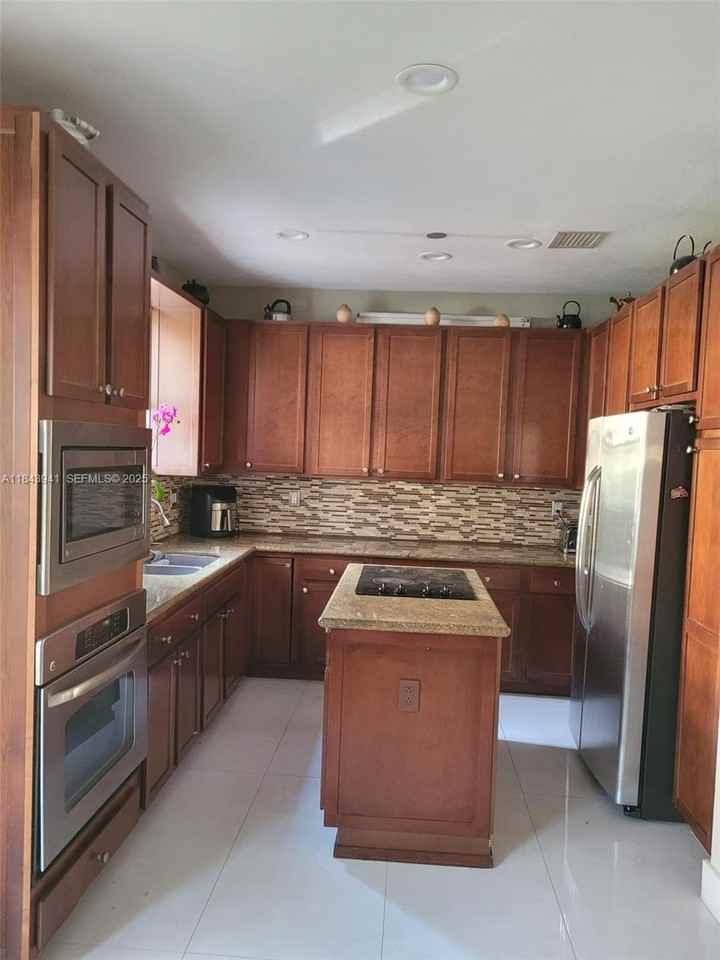 15059 Southwest 9th Lane - Photo 5 of 17