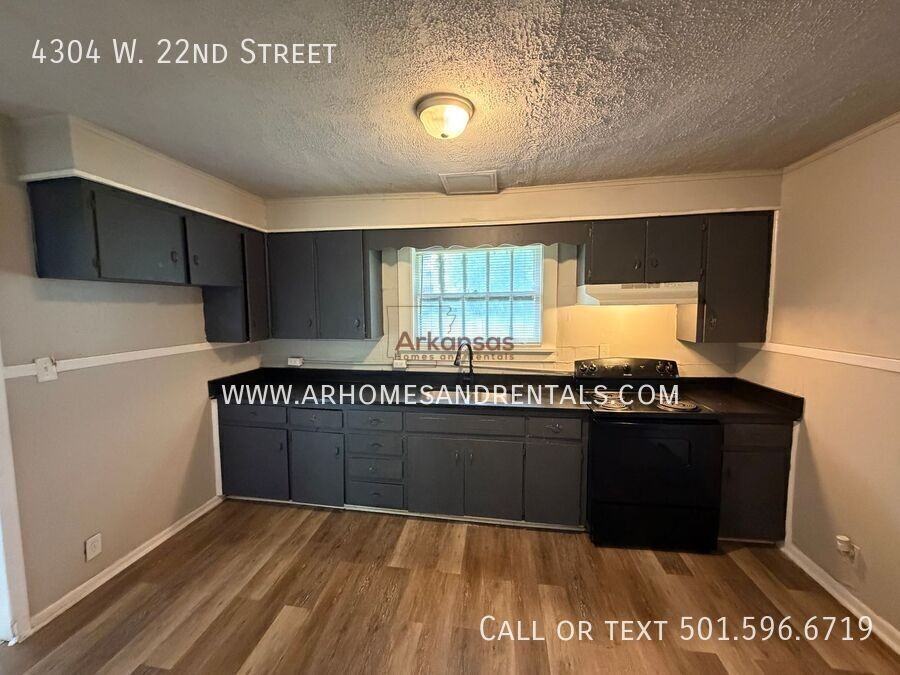 4304 W 22nd St - Photo 4 of 12