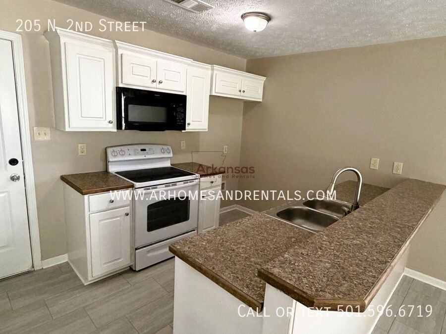 205 N 2nd St - Photo 4 of 13