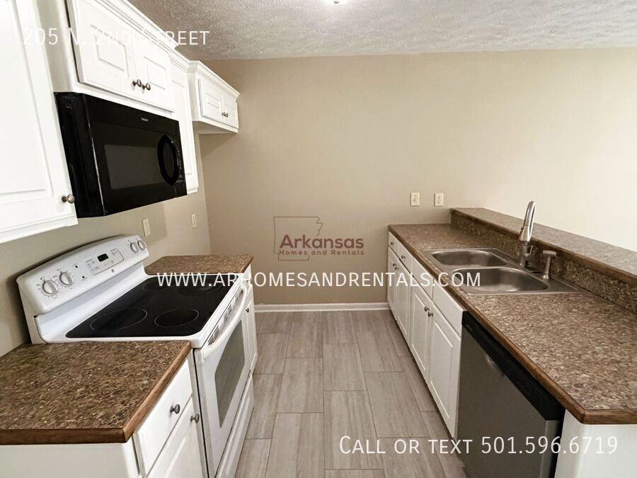 205 N 2nd St - Photo 5 of 13