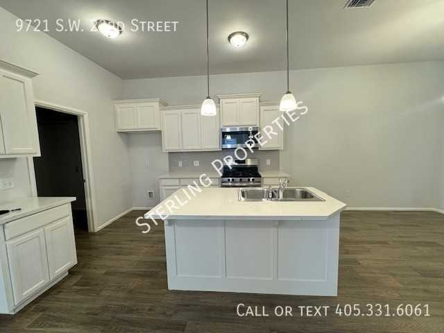 9721 Sw 23rd St - Photo 4 of 30