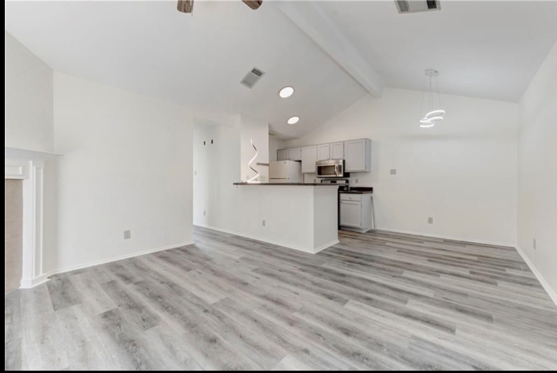 16221 Edgemere Dr - Photo 2 of 10