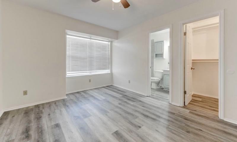 16221 Edgemere Dr - Photo 3 of 10