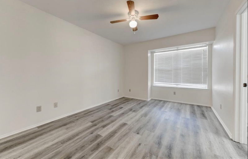 16221 Edgemere Dr - Photo 4 of 10