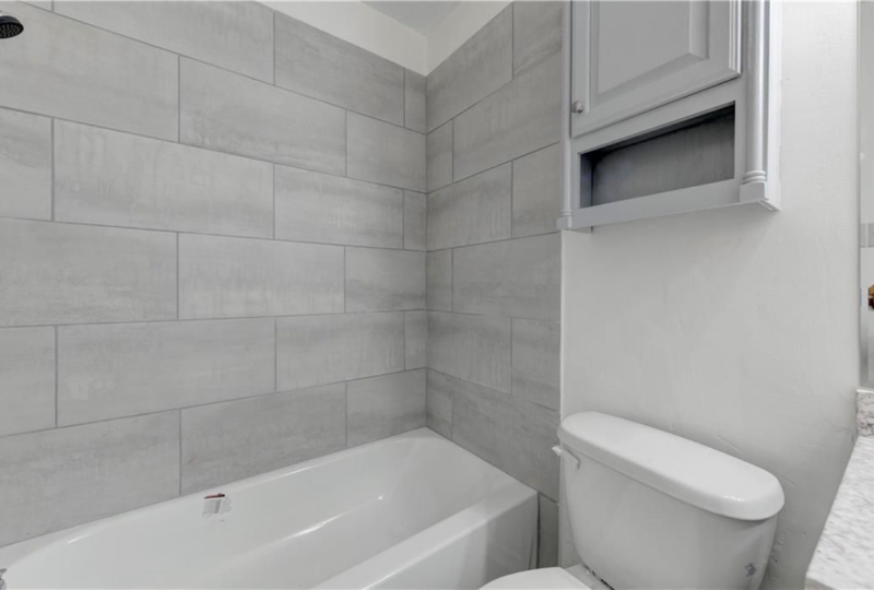 16221 Edgemere Dr - Photo 6 of 10