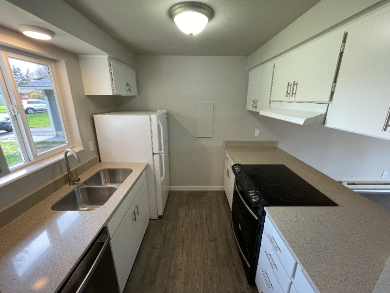 9729 5th St Ne #A - Photo 5 of 11