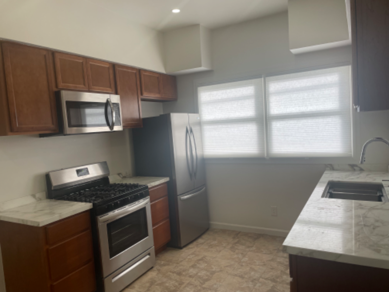 1000 W 22nd St - Photo 4 of 5