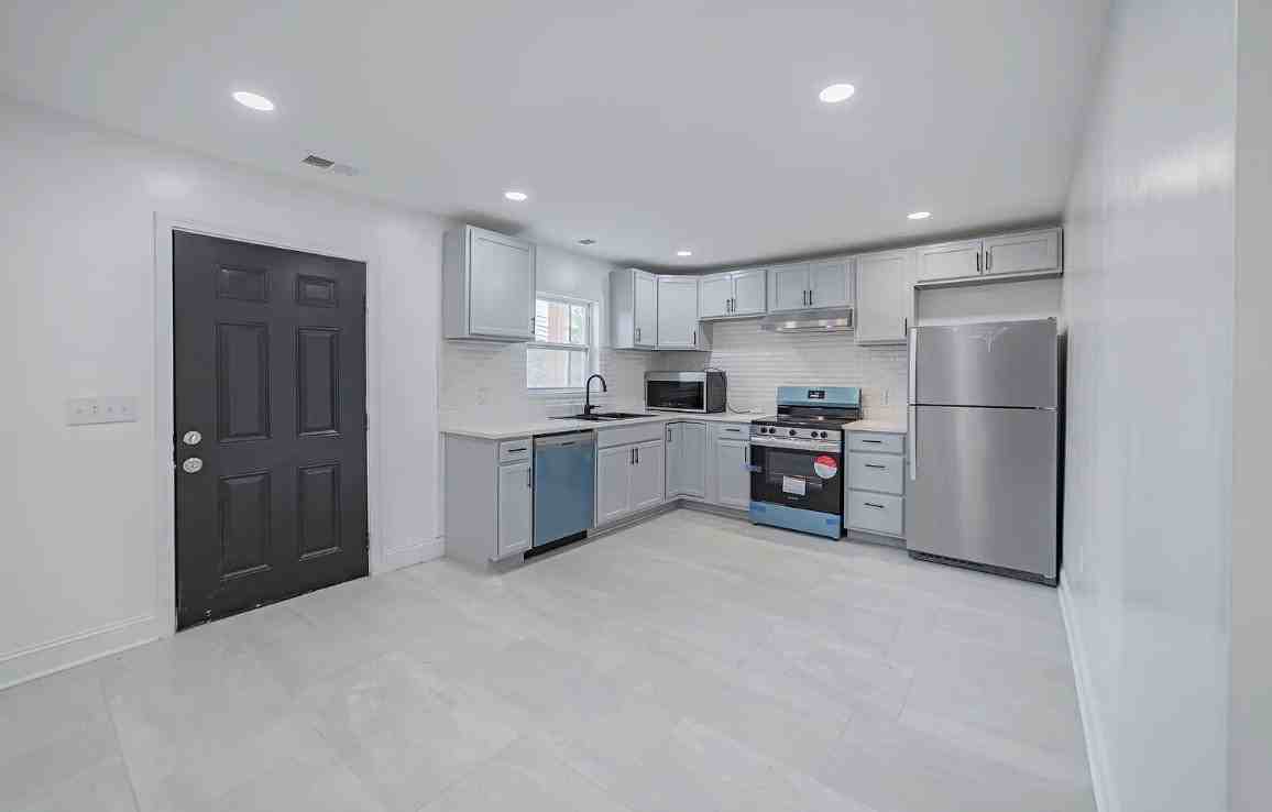 830 Market St - Photo 2 of 18