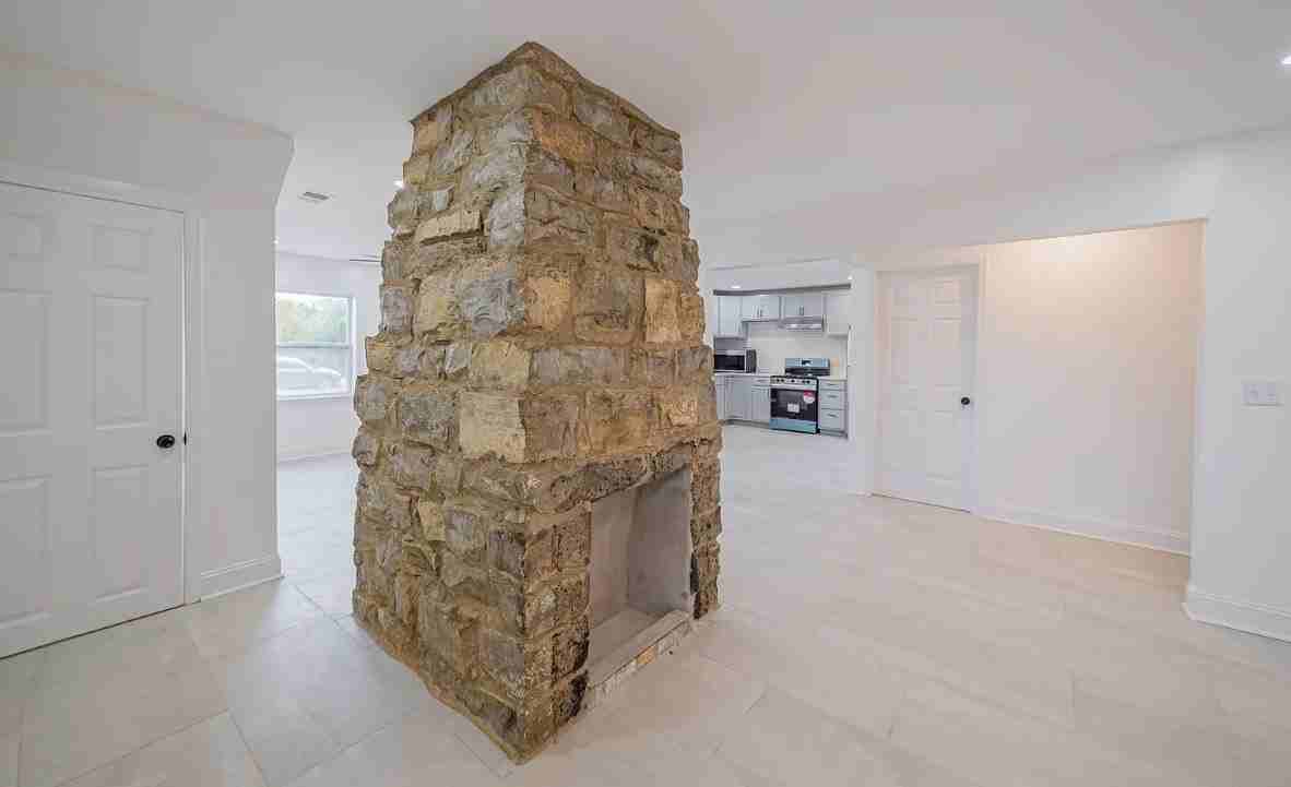 830 Market St - Photo 3 of 18