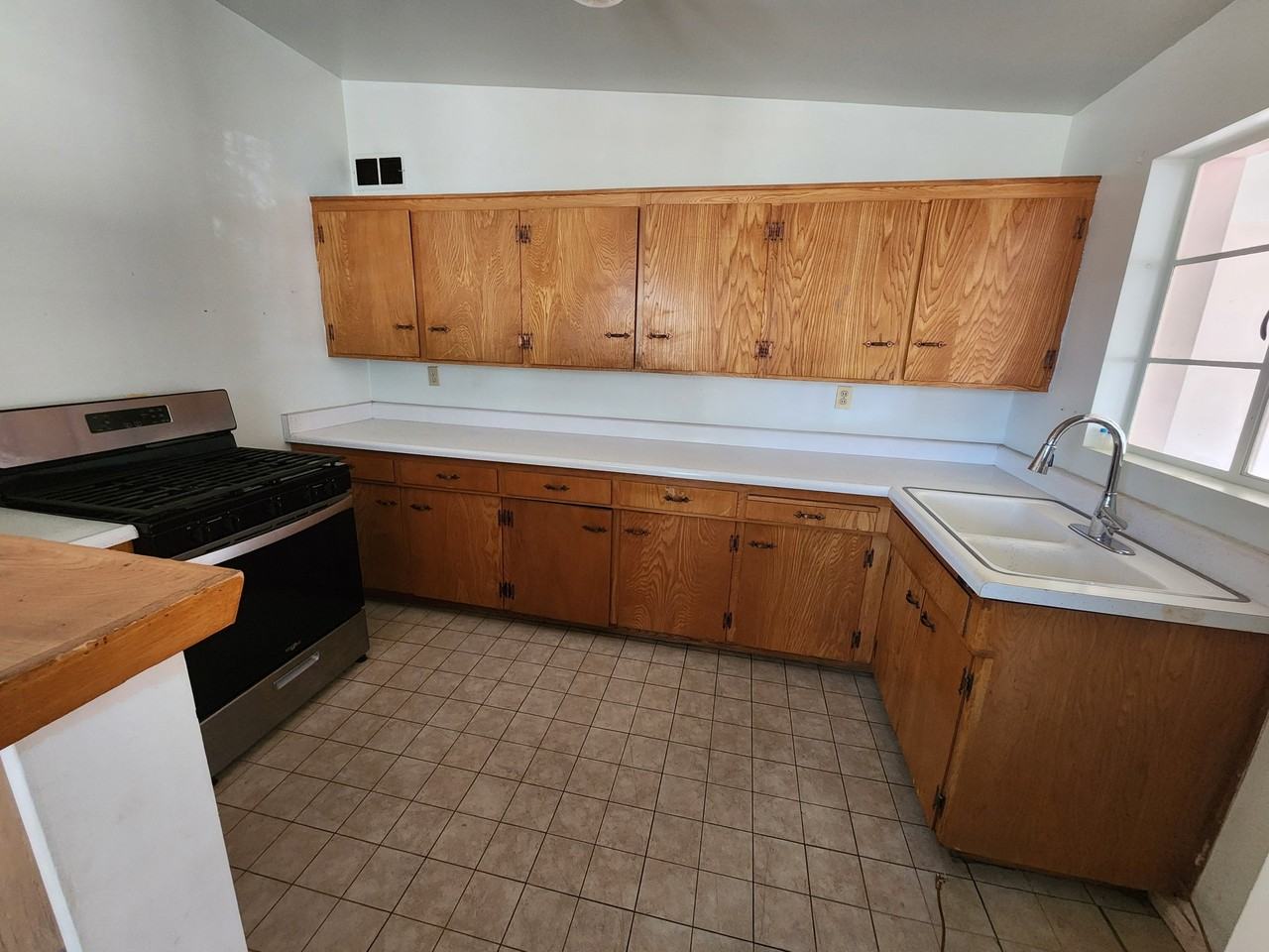 525 S Rosemont Ave - Photo 2 of 13