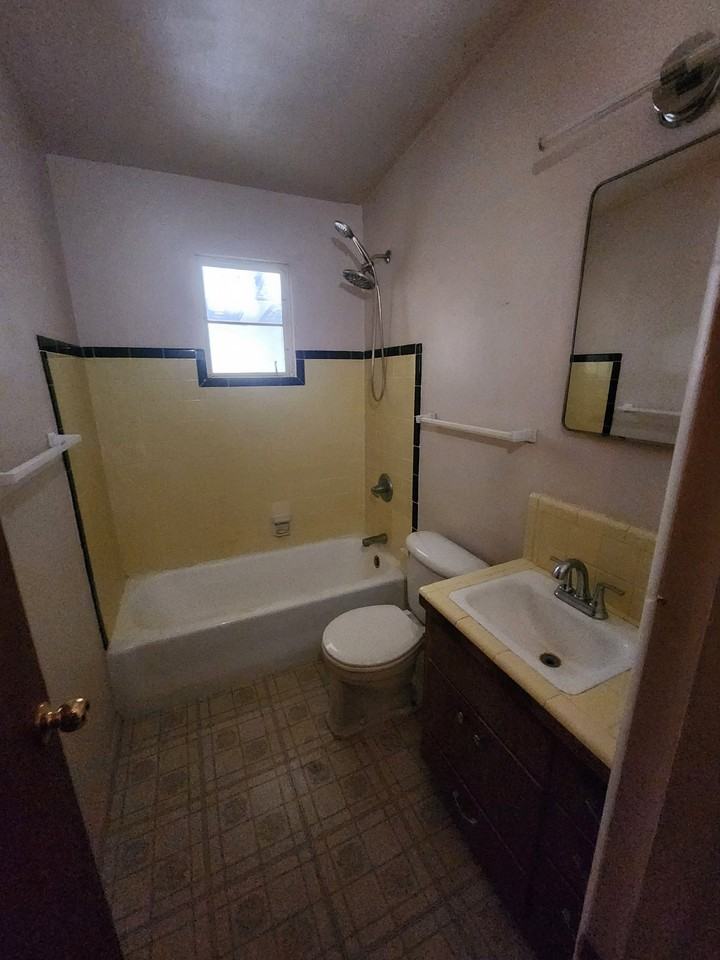 525 S Rosemont Ave - Photo 7 of 13