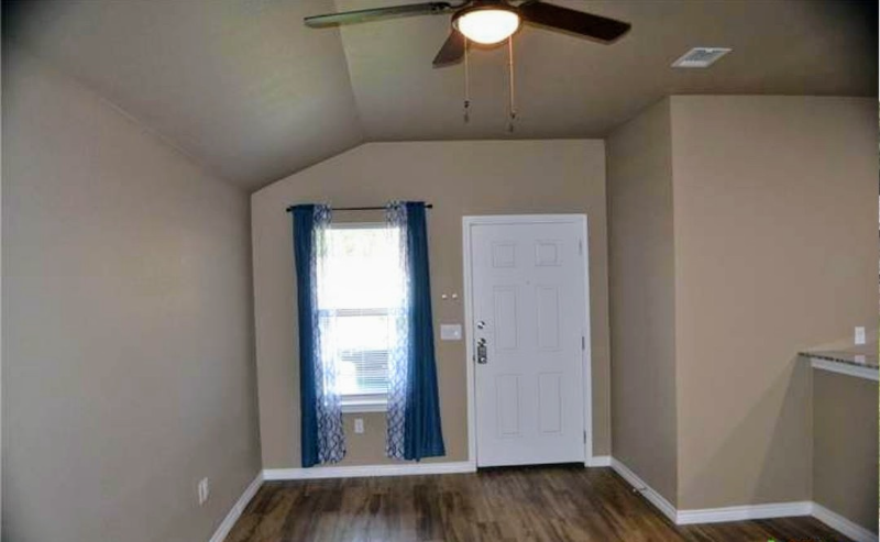 1204 N 18th St #A - Photo 2 of 7