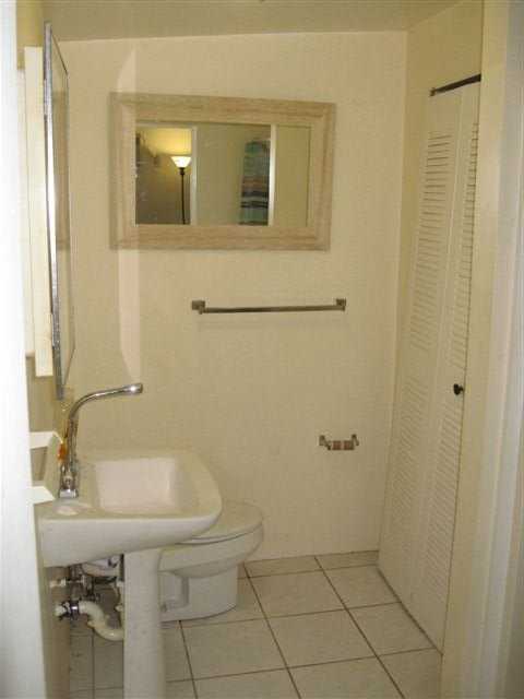 1568 Ne 45th St #C - Photo 3 of 13