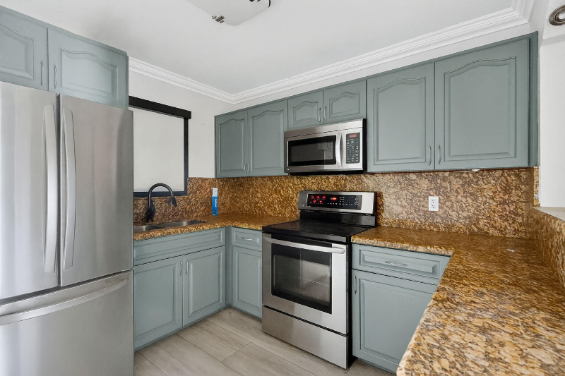 2061 Nw 27th St - Photo 3 of 6