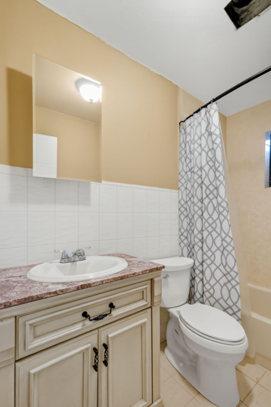 2061 Nw 27th St - Photo 5 of 6