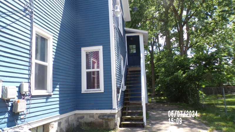 633 W North St #2 - Photo 2 of 16