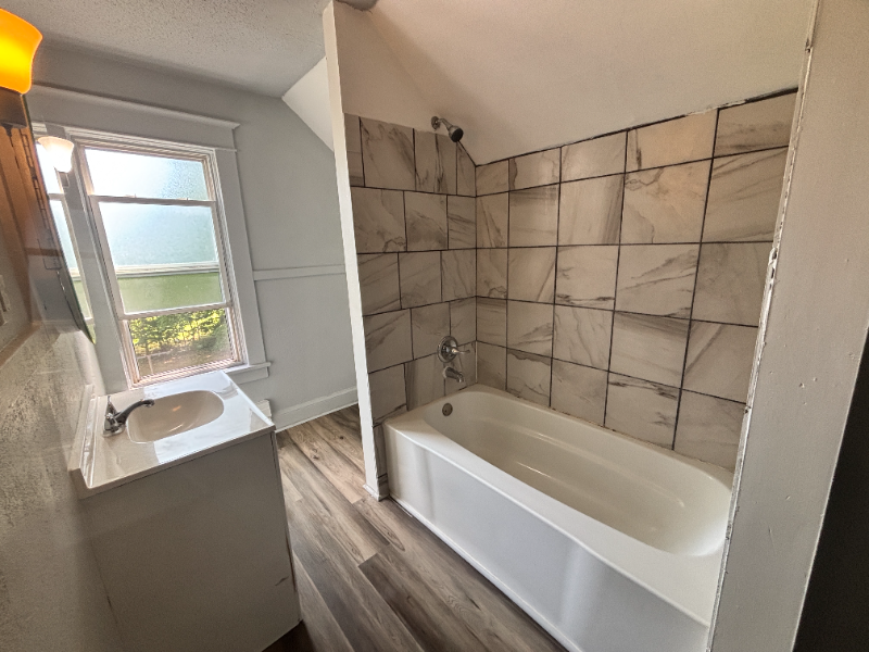 633 W North St #2 - Photo 5 of 16