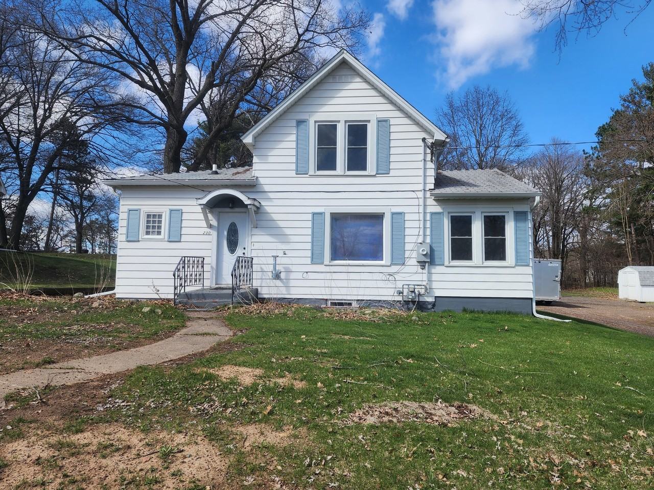 230 Arlington Dr - Photo 2 of 20