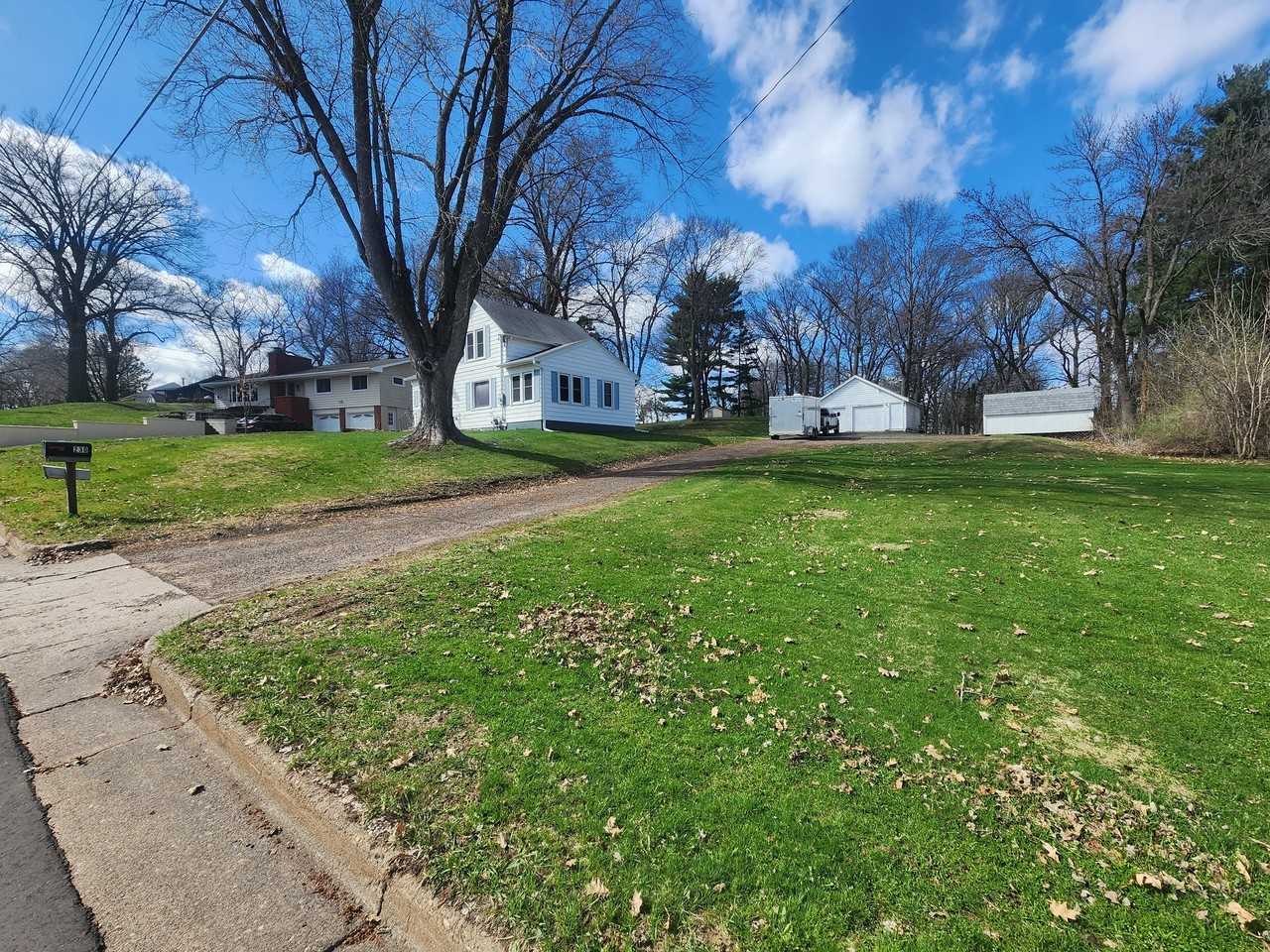 230 Arlington Dr - Photo 3 of 20