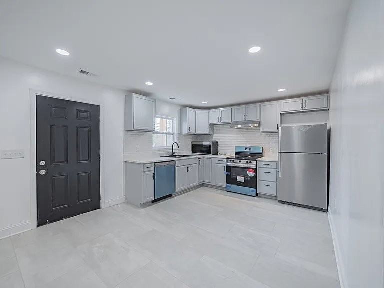 825 Market St - Photo 2 of 22