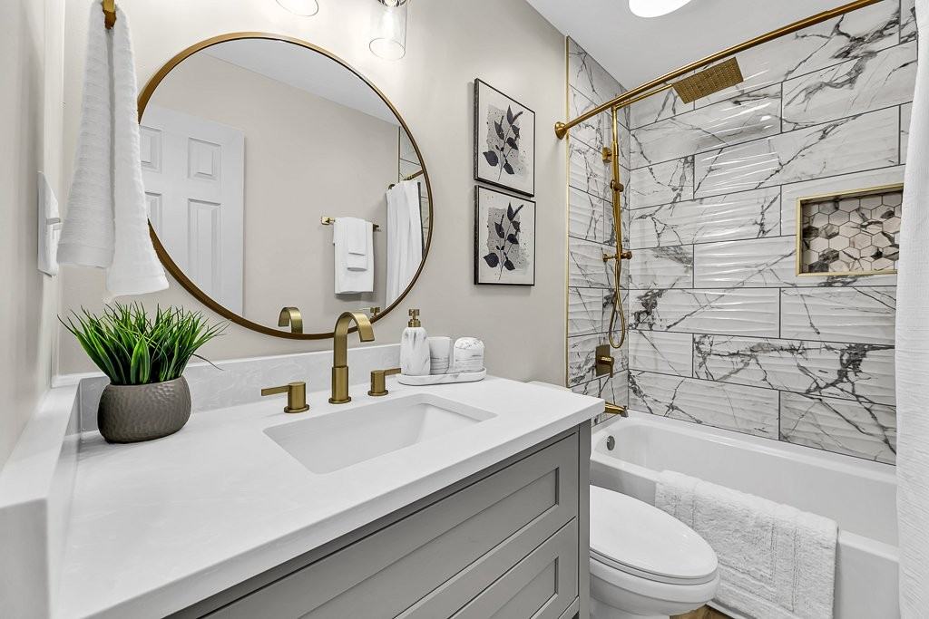 703 Second St - Photo 5 of 17