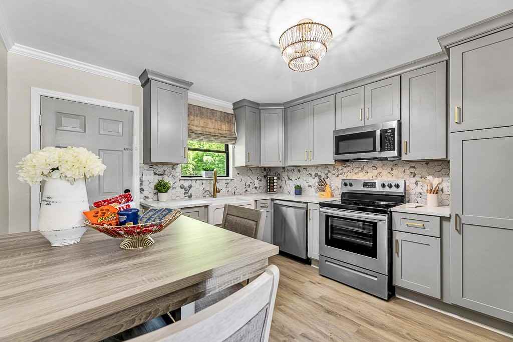 703 Second St - Photo 6 of 17