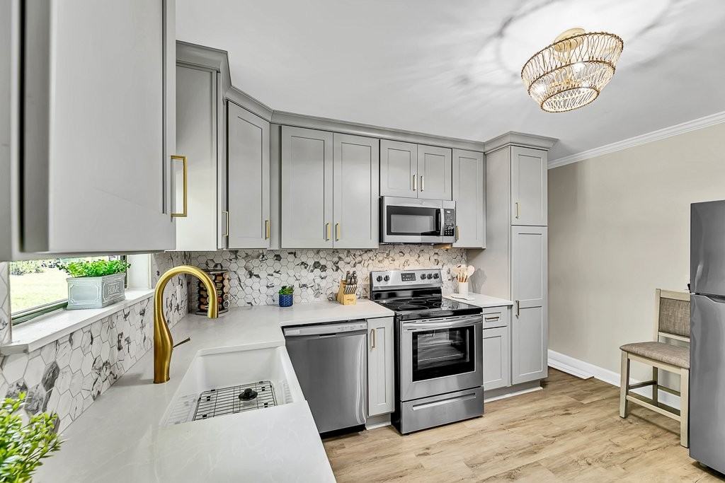 703 Second St - Photo 7 of 17