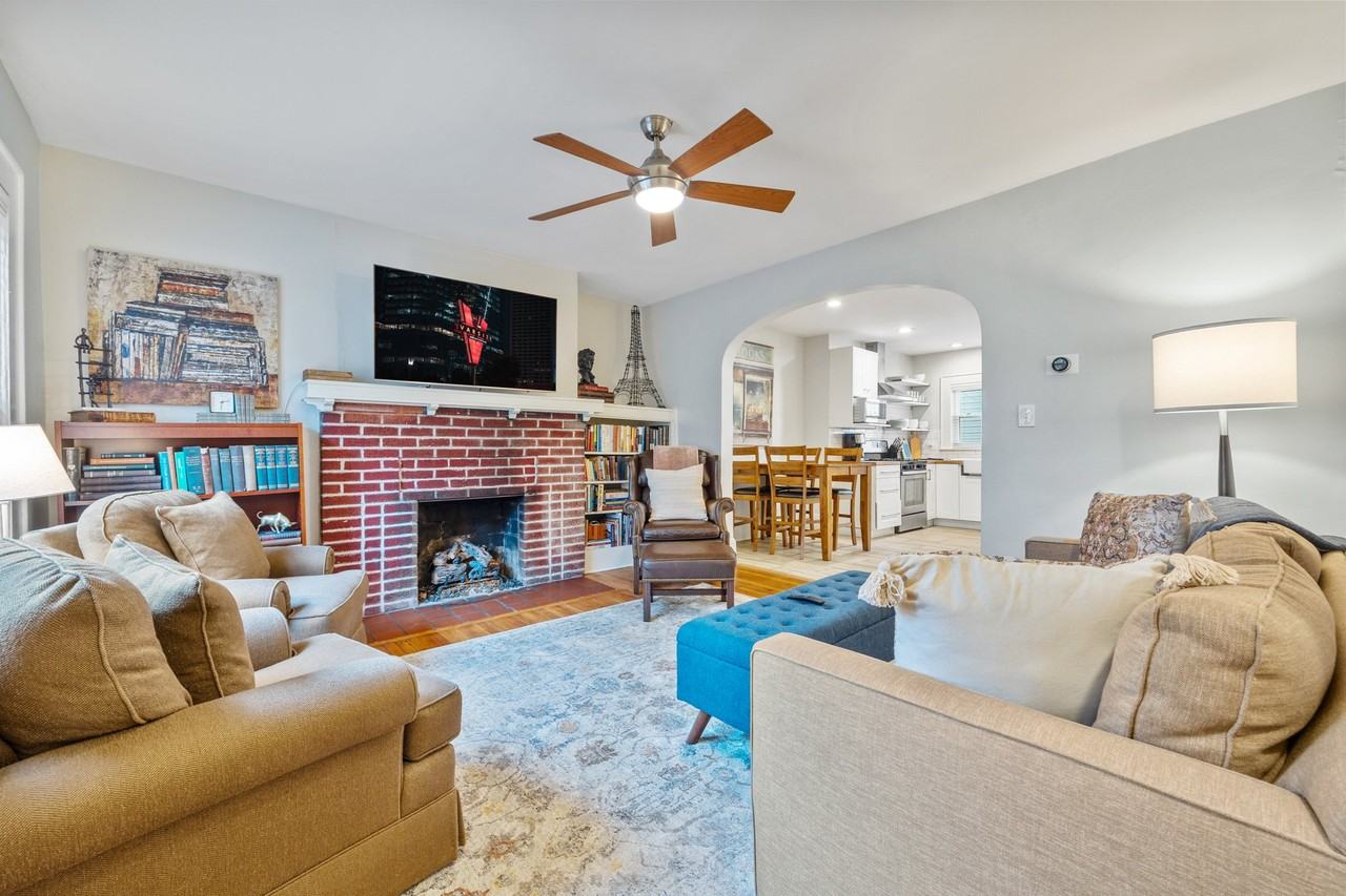 1146 Wade St Ne - Photo 5 of 20